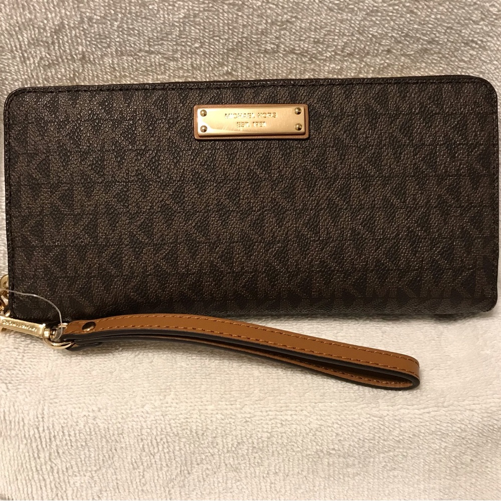 Michael Kors wristlet zip around wallet